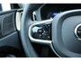 Volvo XC60 T6 Plug-in hybrid AWD Ultra Dark | Panoramadak | Luchtvering | Trekhaak | Head-up display | Verwarmbare voorstoelen, achterbank en stuurwiel | Premium audio by Harman Kardon | Adaptieve cruise control |