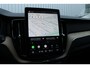 Volvo XC60 T6 Plug-in hybrid AWD Ultra Dark | Panoramadak | Luchtvering | Trekhaak | Head-up display | Verwarmbare voorstoelen, achterbank en stuurwiel | Premium audio by Harman Kardon | Adaptieve cruise control |
