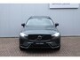 Volvo XC60 T6 Plug-in hybrid AWD Ultra Dark | Panoramadak | Luchtvering | Trekhaak | Head-up display | Verwarmbare voorstoelen, achterbank en stuurwiel | Premium audio by Harman Kardon | Adaptieve cruise control |