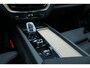 Volvo XC60 T6 Plug-in hybrid AWD Ultra Dark | Panoramadak | Luchtvering | Trekhaak | Head-up display | Verwarmbare voorstoelen, achterbank en stuurwiel | Premium audio by Harman Kardon | Adaptieve cruise control |