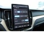 Volvo XC60 T6 Plug-in hybrid AWD Ultra Dark | Panoramadak | Luchtvering | Trekhaak | Head-up display | Verwarmbare voorstoelen, achterbank en stuurwiel | Premium audio by Harman Kardon | Adaptieve cruise control |