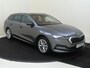 Skoda Octavia Combi 1.0 e-TSI Business Edition Plus | Trekhaak | Adaptieve cruise control | Keyless | Dodehoek detectie | Parkeersensoren | Stuurwielverwarming | Elektrische kofferklep | Sfeerverlichting | Navigatie |