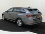 Skoda Octavia Combi 1.0 e-TSI Business Edition Plus | Trekhaak | Adaptieve cruise control | Keyless | Dodehoek detectie | Parkeersensoren | Stuurwielverwarming | Elektrische kofferklep | Sfeerverlichting | Navigatie |