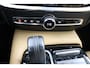 Volvo V60 2.0 T6 Twin Engine AWD Momentum Pro | Trekhaak | Panoramadak | Adaptieve Cruise | Leer | Stoelverwarming |