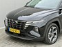 Hyundai Tucson 1.6 T-GDI PHEV Comfort Smart Sky 4WD / Dealer Onderhouden / SOH 100% / Panoramadak / Adaptief Cruise Control / Navigatie / Achteruitrijcamera / Apple Carplay & Android Auto / Stoel & Stuurverwarming / 19" LM Velgen / Elektrische Achterklep /