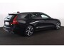 Volvo V60 T6 Recharge AWD R-Design - IntelliSafe Assist - Adaptieve LED koplampen - Parkeercamera achter - Parkeersensoren voor & achter - Elektr. bedienb. voorstoelen met geheugen links - Extra getint glas - Inklapbare trekhaak - 18' LMV