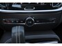 Volvo V60 T6 Recharge AWD R-Design - IntelliSafe Assist - Adaptieve LED koplampen - Parkeercamera achter - Parkeersensoren voor & achter - Elektr. bedienb. voorstoelen met geheugen links - Extra getint glas - Inklapbare trekhaak - 18' LMV