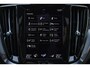 Volvo V60 T6 Recharge AWD R-Design - IntelliSafe Assist - Adaptieve LED koplampen - Parkeercamera achter - Parkeersensoren voor & achter - Elektr. bedienb. voorstoelen met geheugen links - Extra getint glas - Inklapbare trekhaak - 18' LMV