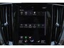 Volvo V60 T6 Recharge AWD R-Design - IntelliSafe Assist - Adaptieve LED koplampen - Parkeercamera achter - Parkeersensoren voor & achter - Elektr. bedienb. voorstoelen met geheugen links - Extra getint glas - Inklapbare trekhaak - 18' LMV