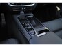 Volvo V60 T6 Recharge AWD R-Design - IntelliSafe Assist - Adaptieve LED koplampen - Parkeercamera achter - Parkeersensoren voor & achter - Elektr. bedienb. voorstoelen met geheugen links - Extra getint glas - Inklapbare trekhaak - 18' LMV