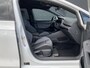 Volkswagen Golf 1.5 eTSI R-Line AUT. | dealer onderh. | panoramadak | stoel-/stuurverw. | keyless | trekhaak | carplay