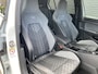Volkswagen Golf 1.5 eTSI R-Line AUT. | dealer onderh. | panoramadak | stoel-/stuurverw. | keyless | trekhaak | carplay