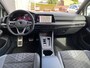 Volkswagen Golf 1.5 eTSI R-Line AUT. | dealer onderh. | panoramadak | stoel-/stuurverw. | keyless | trekhaak | carplay