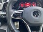 Volkswagen Golf 1.5 eTSI R-Line AUT. | dealer onderh. | panoramadak | stoel-/stuurverw. | keyless | trekhaak | carplay