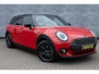 MINI Clubman 1.5 Cooper Business Edition | Trekhaak Afneembaar | Panoramadak | Two-Tone | Parkeersensoren | Sportstoelen | Privacy Glas | LED Koplampen | Climate Controle | Cruise Control | Lichtmetalen Velgen 17 inch | Navigatie | Apple Carplay | Android Auto