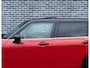 MINI Clubman 1.5 Cooper Business Edition | Trekhaak Afneembaar | Panoramadak | Two-Tone | Parkeersensoren | Sportstoelen | Privacy Glas | LED Koplampen | Climate Controle | Cruise Control | Lichtmetalen Velgen 17 inch | Navigatie | Apple Carplay | Android Auto