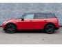 MINI Clubman 1.5 Cooper Business Edition | Trekhaak Afneembaar | Panoramadak | Two-Tone | Parkeersensoren | Sportstoelen | Privacy Glas | LED Koplampen | Climate Controle | Cruise Control | Lichtmetalen Velgen 17 inch | Navigatie | Apple Carplay | Android Auto