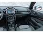 MINI Clubman 1.5 Cooper Business Edition | Trekhaak Afneembaar | Panoramadak | Two-Tone | Parkeersensoren | Sportstoelen | Privacy Glas | LED Koplampen | Climate Controle | Cruise Control | Lichtmetalen Velgen 17 inch | Navigatie | Apple Carplay | Android Auto