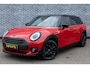 MINI Clubman 1.5 Cooper Business Edition | Trekhaak Afneembaar | Panoramadak | Two-Tone | Parkeersensoren | Sportstoelen | Privacy Glas | LED Koplampen | Climate Controle | Cruise Control | Lichtmetalen Velgen 17 inch | Navigatie | Apple Carplay | Android Auto
