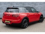 MINI Clubman 1.5 Cooper Business Edition | Trekhaak Afneembaar | Panoramadak | Two-Tone | Parkeersensoren | Sportstoelen | Privacy Glas | LED Koplampen | Climate Controle | Cruise Control | Lichtmetalen Velgen 17 inch | Navigatie | Apple Carplay | Android Auto
