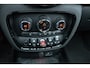 MINI Clubman 1.5 Cooper Business Edition | Trekhaak Afneembaar | Panoramadak | Two-Tone | Parkeersensoren | Sportstoelen | Privacy Glas | LED Koplampen | Climate Controle | Cruise Control | Lichtmetalen Velgen 17 inch | Navigatie | Apple Carplay | Android Auto