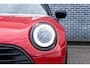 MINI Clubman 1.5 Cooper Business Edition | Trekhaak Afneembaar | Panoramadak | Two-Tone | Parkeersensoren | Sportstoelen | Privacy Glas | LED Koplampen | Climate Controle | Cruise Control | Lichtmetalen Velgen 17 inch | Navigatie | Apple Carplay | Android Auto