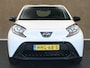 Toyota Aygo X 1.0 VVT-i MT Play - ORIGINEEL NEDERLANDSE AUTO -ACHTERUITRIJCAMERA - APPLE CARPLAY/ANDROID AUTO - CRUISE CONTROL ADAPTIEF - AIRCO - VERKEERSBORDDETECTIE - GROOTLICHTASSISTENT - LEDEREN STUURWIEL - DAB-ONTVANGER - BLUETOOTH TELEFOONVOORBEREIDING