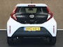 Toyota Aygo X 1.0 VVT-i MT Play - ORIGINEEL NEDERLANDSE AUTO -ACHTERUITRIJCAMERA - APPLE CARPLAY/ANDROID AUTO - CRUISE CONTROL ADAPTIEF - AIRCO - VERKEERSBORDDETECTIE - GROOTLICHTASSISTENT - LEDEREN STUURWIEL - DAB-ONTVANGER - BLUETOOTH TELEFOONVOORBEREIDING