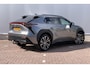 Toyota BZ4X Premium 71 kWh Trekhaak afn / Stuur en voor & achter Stoelverwarming / Stoelventilatie voor / JBL Audio / 360 Camera / Memory / Elektrische achterklep /