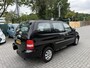 Kia Carnival 2.5 V6 EX Automaat - Rolstoelauto 4+1 - XXL Freedom Ombouw - Bodemverlaging - Unieke Auto