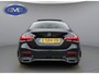 Mercedes-Benz A-klasse 200 Business Solution AMG, panoramadak, 19 inch, sfeerverlichting,achteruitrijcamera, vele opties