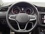 Volkswagen Tiguan 1.5 TSI Life Business | Trekhaak | Elektrische achterklep | Parkeersensoren V+A | Climatecontrol |