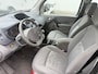 Renault Kangoo 1.6-16V Rolstoelauto 4+1 - Bodemverlaging + Lier - Slechts 44.000 km !! - Rolstoelvervoer - 1e Eigenaar