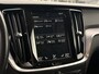 Volvo V60 2.0 T5 Automaat Momentum | Lederen bekleding | Sensus full map navigatie | Stoelverwarming | Volvo On Call met app | Getint glas achter | 18 inch lichtmetalen velgen met all-season banden | Apple CarPlay/Android Auto | Exterieur Styling Kit met dubbele uitlaat