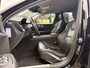 Volvo V60 2.0 T5 Automaat Momentum | Lederen bekleding | Sensus full map navigatie | Stoelverwarming | Volvo On Call met app | Getint glas achter | 18 inch lichtmetalen velgen met all-season banden | Apple CarPlay/Android Auto | Exterieur Styling Kit met dubbele uitlaat