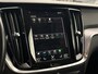 Volvo V60 2.0 T5 Automaat Momentum | Lederen bekleding | Sensus full map navigatie | Stoelverwarming | Volvo On Call met app | Getint glas achter | 18 inch lichtmetalen velgen met all-season banden | Apple CarPlay/Android Auto | Exterieur Styling Kit met dubbele uitlaat