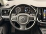Volvo V60 2.0 T5 Automaat Momentum | Lederen bekleding | Sensus full map navigatie | Stoelverwarming | Volvo On Call met app | Getint glas achter | 18 inch lichtmetalen velgen met all-season banden | Apple CarPlay/Android Auto | Exterieur Styling Kit met dubbele uitlaat