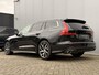 Volvo V60 2.0 T5 Automaat Momentum | Lederen bekleding | Sensus full map navigatie | Stoelverwarming | Volvo On Call met app | Getint glas achter | 18 inch lichtmetalen velgen met all-season banden | Apple CarPlay/Android Auto | Exterieur Styling Kit met dubbele uitlaat