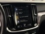 Volvo V60 2.0 T5 Automaat Momentum | Lederen bekleding | Sensus full map navigatie | Stoelverwarming | Volvo On Call met app | Getint glas achter | 18 inch lichtmetalen velgen met all-season banden | Apple CarPlay/Android Auto | Exterieur Styling Kit met dubbele uitlaat