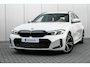 BMW 3-Serie Touring 320i 184PK | Facelift | M-sport | Sfeerverlichting | Ledere Bekleding | Stoelverwarming | 18''LMV
