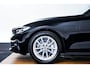 BMW 3-Serie Touring 330e Sport line - Elektrisch verwarmde voorstoelen - Sportstoelen - PDC voor/achter - Active Guard Plus - Cruise control -
