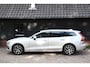 Volvo V60 2.0 T4 Momentum Pro Panorama-Elek,Dak/Camera/Parkeersensor v,a/Trekhaak uitklapbaar