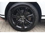 Land Rover Range Rover Velar 2.0 P400e AWD Dynamic SE | PHEV | 404 PK | Pano | Meridian | Camera De Velar P400e is qua prestaties behoorlijk serieus: 404 pk, 640 Nm en 0-100 km/u in slechts 5,4 seconden. Bovendien kun je bij de facelift ongeveer 60+ km volledig elektrisch rijden.
