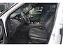 Land Rover Range Rover Velar 2.0 P400e AWD Dynamic SE | PHEV | 404 PK | Pano | Meridian | Camera De Velar P400e is qua prestaties behoorlijk serieus: 404 pk, 640 Nm en 0-100 km/u in slechts 5,4 seconden. Bovendien kun je bij de facelift ongeveer 60+ km volledig elektrisch rijden.