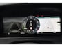 Land Rover Range Rover Velar 2.0 P400e AWD Dynamic SE | PHEV | 404 PK | Pano | Meridian | Camera De Velar P400e is qua prestaties behoorlijk serieus: 404 pk, 640 Nm en 0-100 km/u in slechts 5,4 seconden. Bovendien kun je bij de facelift ongeveer 60+ km volledig elektrisch rijden.