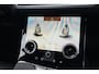 Land Rover Range Rover Velar 2.0 P400e AWD Dynamic SE | PHEV | 404 PK | Pano | Meridian | Camera De Velar P400e is qua prestaties behoorlijk serieus: 404 pk, 640 Nm en 0-100 km/u in slechts 5,4 seconden. Bovendien kun je bij de facelift ongeveer 60+ km volledig elektrisch rijden.