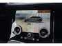 Land Rover Range Rover Velar 2.0 P400e AWD Dynamic SE | PHEV | 404 PK | Pano | Meridian | Camera De Velar P400e is qua prestaties behoorlijk serieus: 404 pk, 640 Nm en 0-100 km/u in slechts 5,4 seconden. Bovendien kun je bij de facelift ongeveer 60+ km volledig elektrisch rijden.
