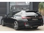 BMW 5-Serie Touring 530e M Sport | 300PK | Pano | HarmanKardon | 360° | HUD | BMW 530e Touring M Sport 300 PK Plug-in Hybrid met 2.0 viercilinder, panoramadak, Head-Up Display, 360° camera, adaptieve cruise control, 20-inch velgen, lederen interieur