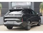 Lynk & Co 08 1.5 More | 350 PK | 200 KM EV | PANO | MASSAGE | HARMAN KARDON | 360° CAMERA Deze zeer complete 08 More beschikt over een krachtige plug-in hybride aandrijflijn met 345 PK en 615 Nm koppel. Dankzij de grote 39,6 kWh batterij beschikt de 08 over een elektrisch WLTP-ber