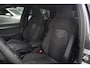 Volkswagen Golf 1.5 eTSI R-Line Edition | 150 PK | DSG | PANO | 360° CAMERA | LED | ACC Sportief, modern en bijzonder compleet: deze Volkswagen Golf 1.5 eTSI R-Line uit 2026 combineert de sportieve uitstraling van de R-Line met de efficiënte 1.5 eTSI mild-hybrid aandrijflijn.